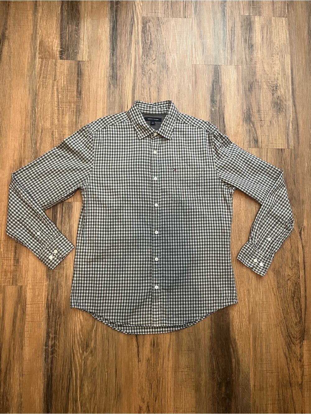 Tommy Hilfiger Men's Gray Gingham Check Button-Up Shirt Sz Medium LS 100% Cotton